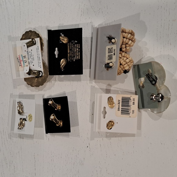 Vintage clip on earrings - Picture 2 of 2